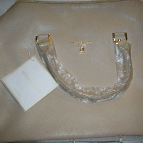 Michael Kors Fragrance Travel Weekend Duffel Bag - Picture 2 of 8